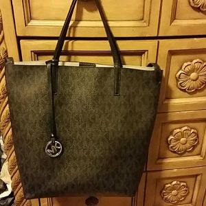 Michael kors tote